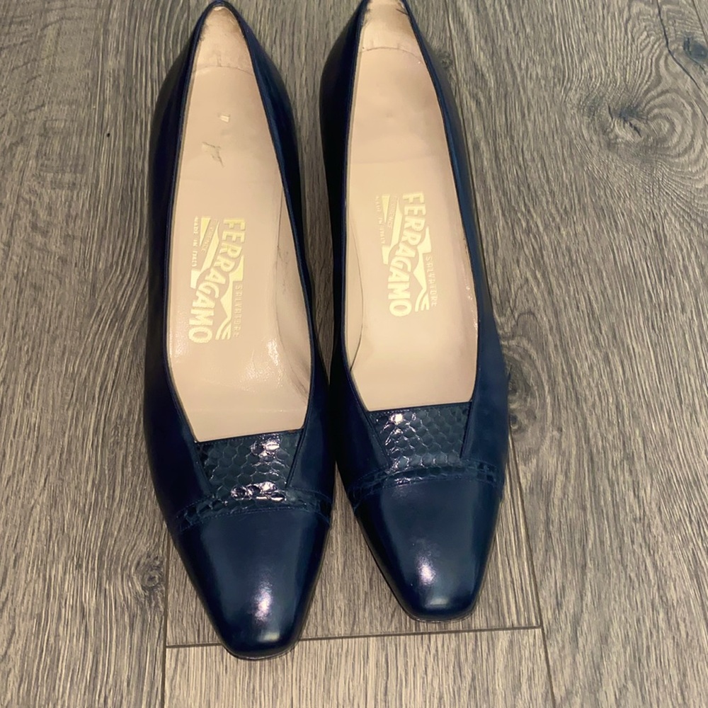 SALVATORE FERRAGAMO BLUE HEELS/PUMPS SIZE 11 PRELOVED